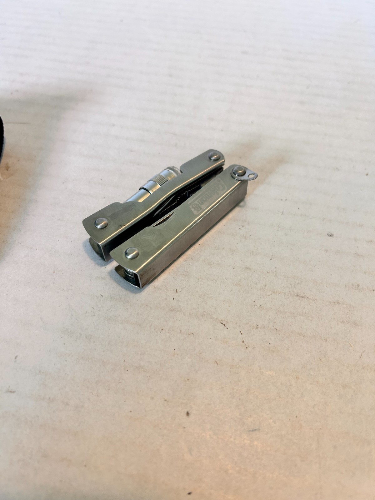 Multi Use Pocket Tool with case & Light