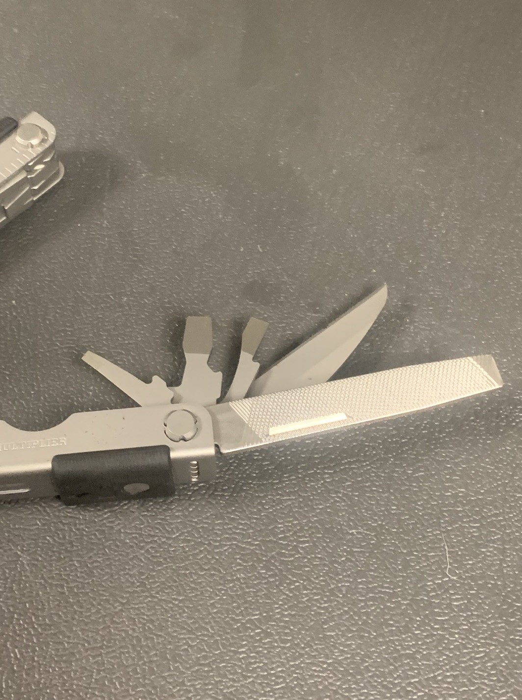 Gerber MP600 Silver Multi-Tool Needle Nose Pliers With Upgraded Sheath VGUC