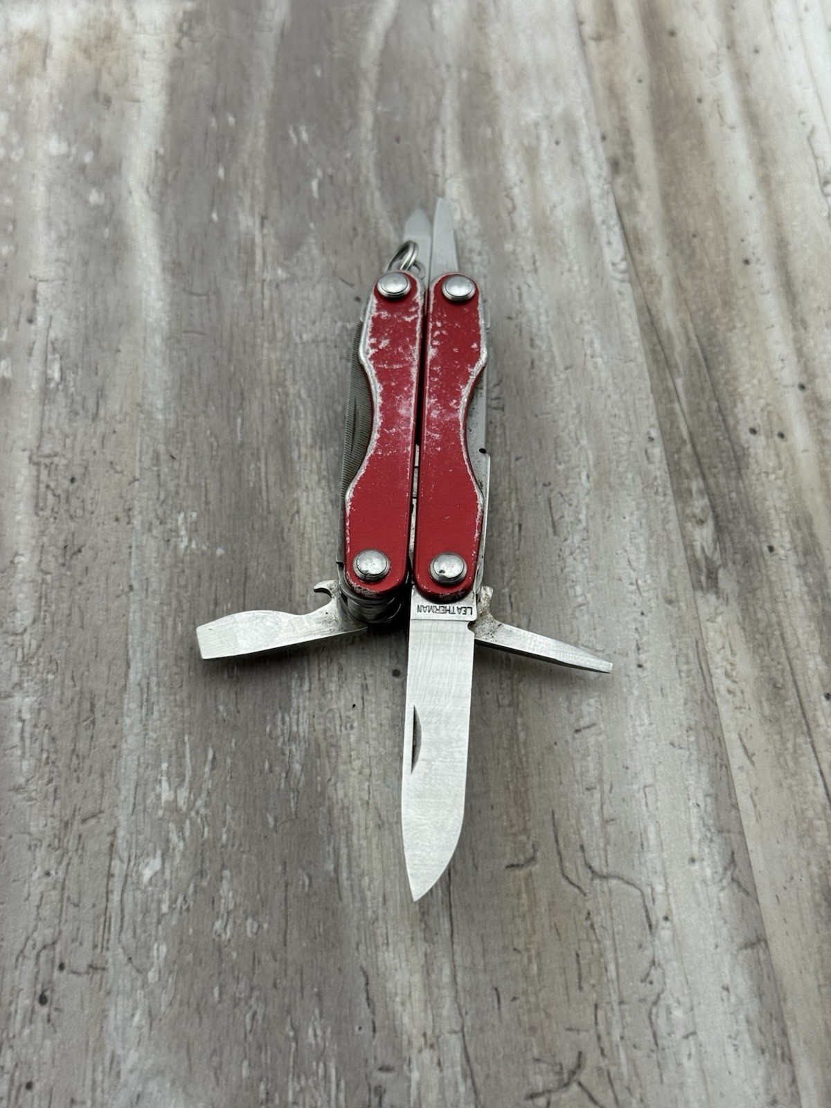 Leatherman Squirt P4 Keychain Multitool Pliers Red Aluminum