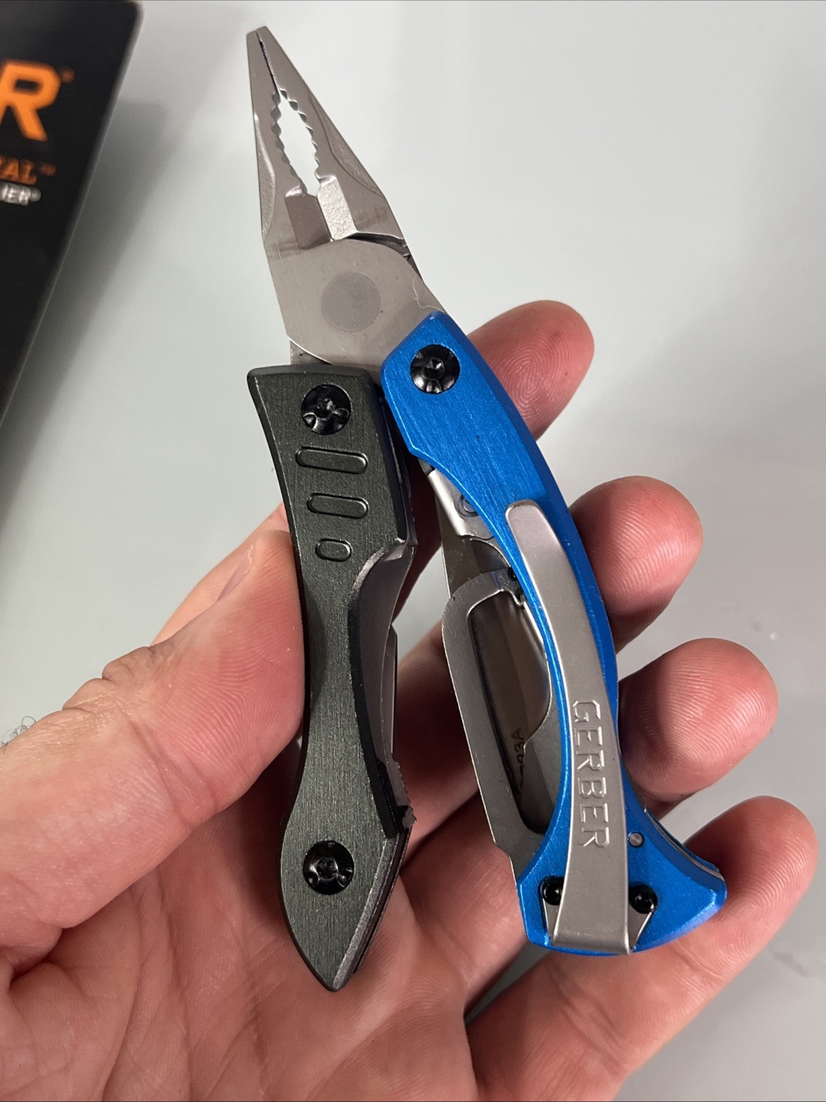 Gerber Crucial Blue Multi Tool Multi Plier Carabiner Clip Knife – Great U49