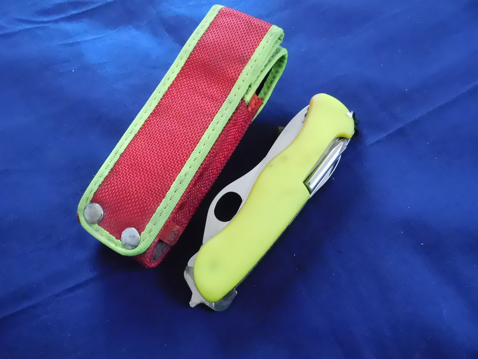 Victorinox Swiss Rescue Tool and Pouch Firefighter EMT Paramedic