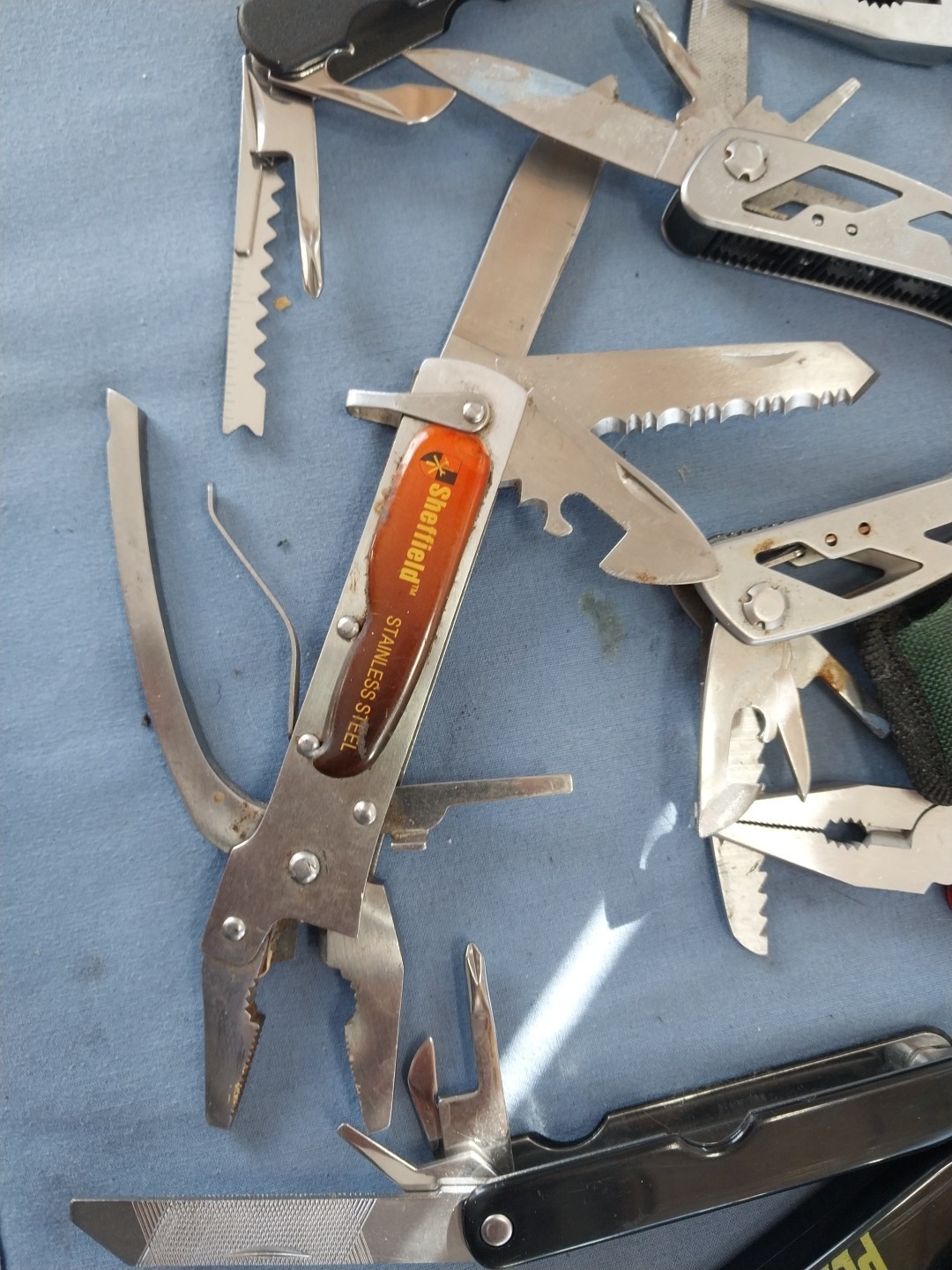 6 multi tools pliers knife screwdriver’s file Etc.