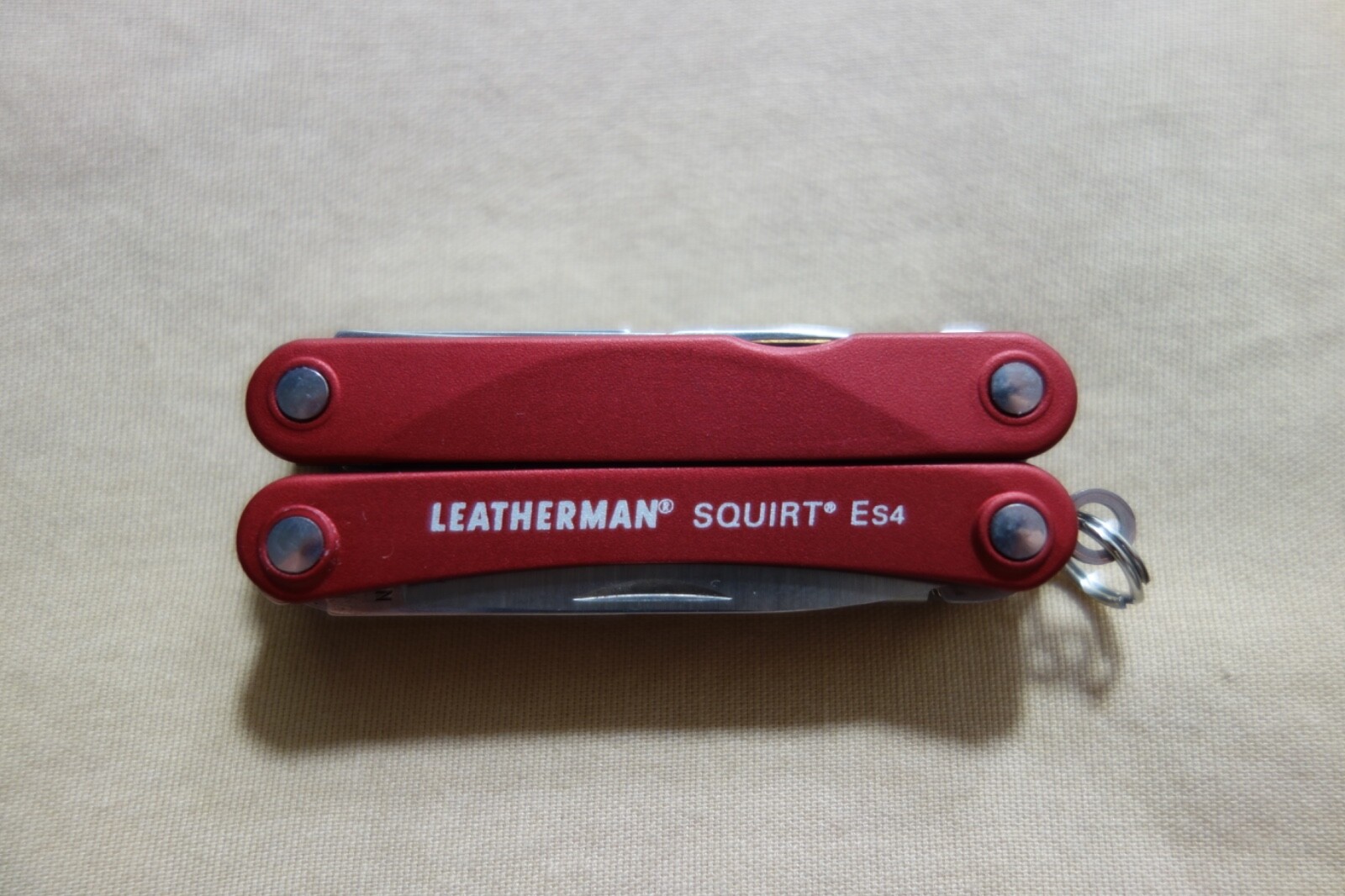 Leatherman Squirt ES4 Red 9-Tool Multi-Tool 831198 ( Discontinued & Retired )