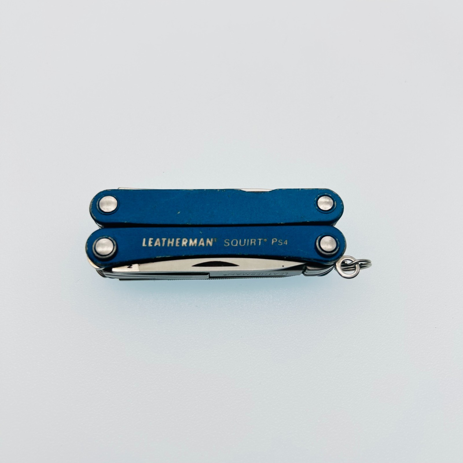 Leatherman Squirt PS4 BLUE – 8-in-1 Keychain Multi-Tool Discontinued (CODE7)