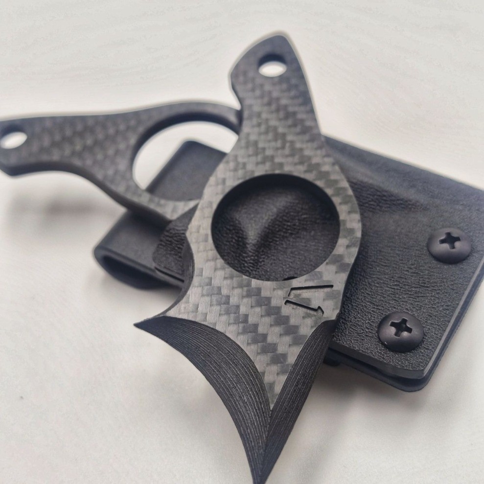 Non metallic EDC – Carbon fiber ultra-thin card Tool