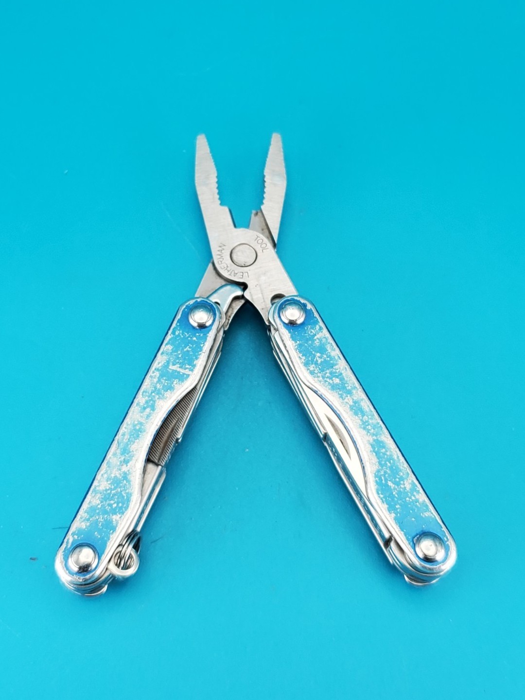 Leatherman Squirt P4 Multi-Tool, Key Ring, Retired, BLUE! *BROKEN NAIL FILE*