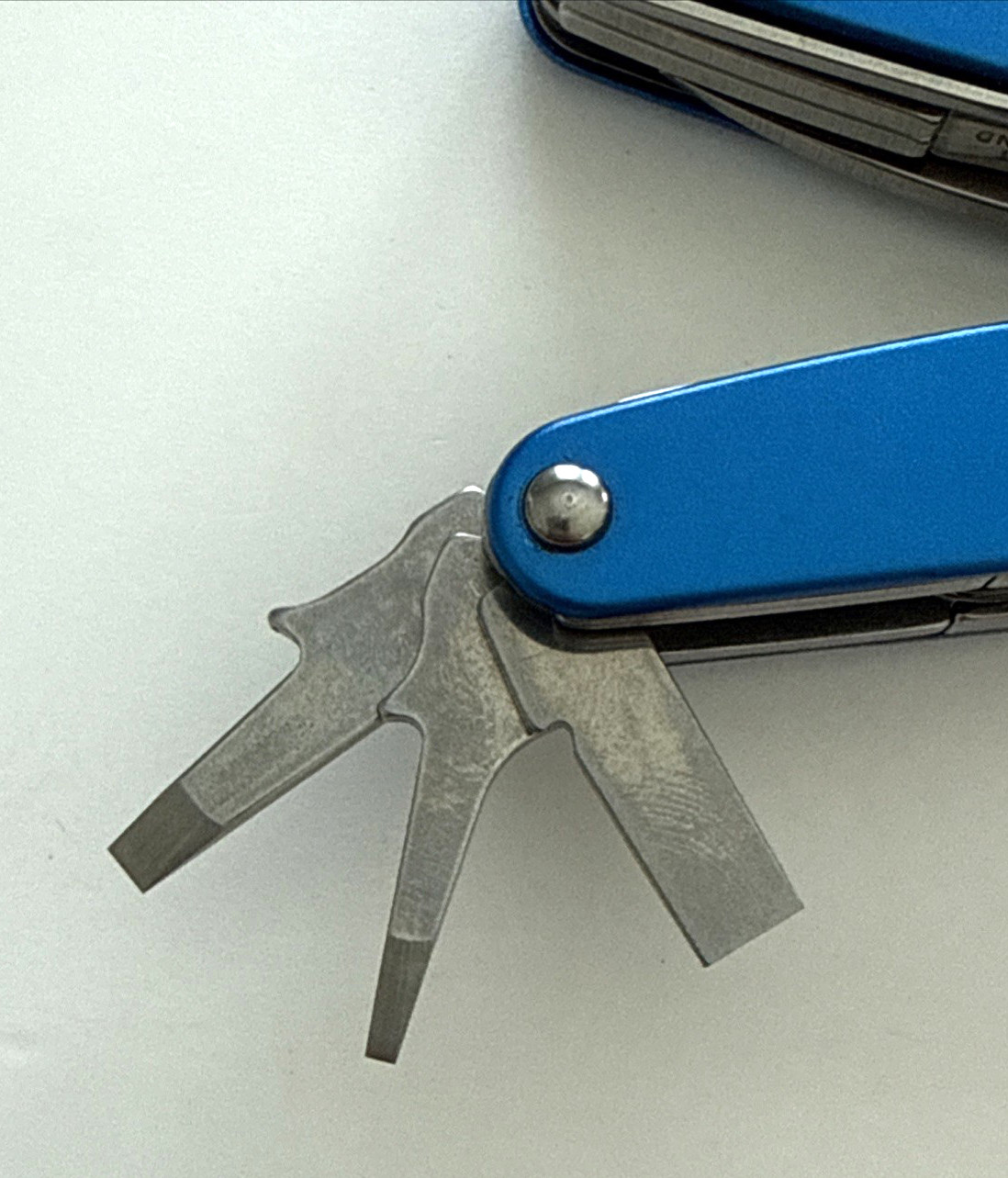 Leatherman Juice CS4 Multi-Tool Blue USA