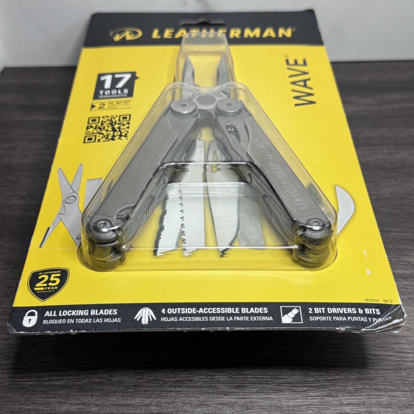 Leatherman New Wave/2nd generation Wave multitool with nylon Sheath, sealed.