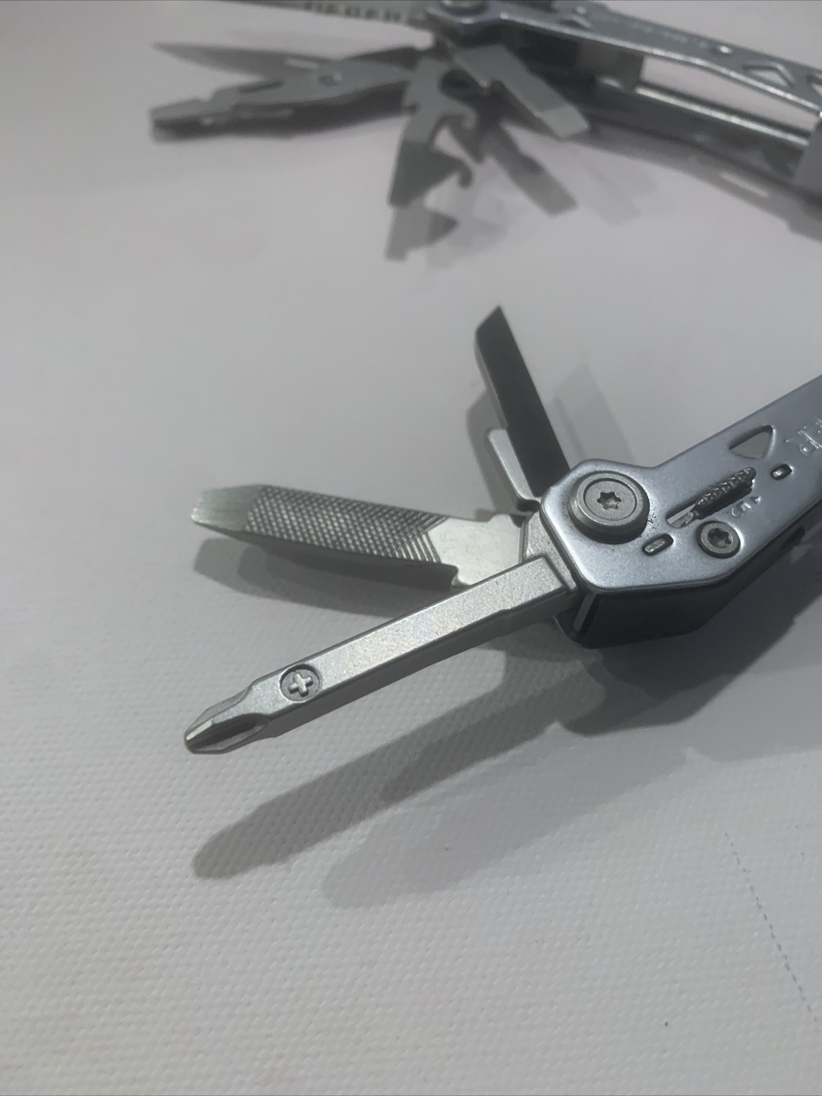 Gerber Suspension NXT 15-in-1 Multi-Tool with Pocket Clip in Excellent Condition