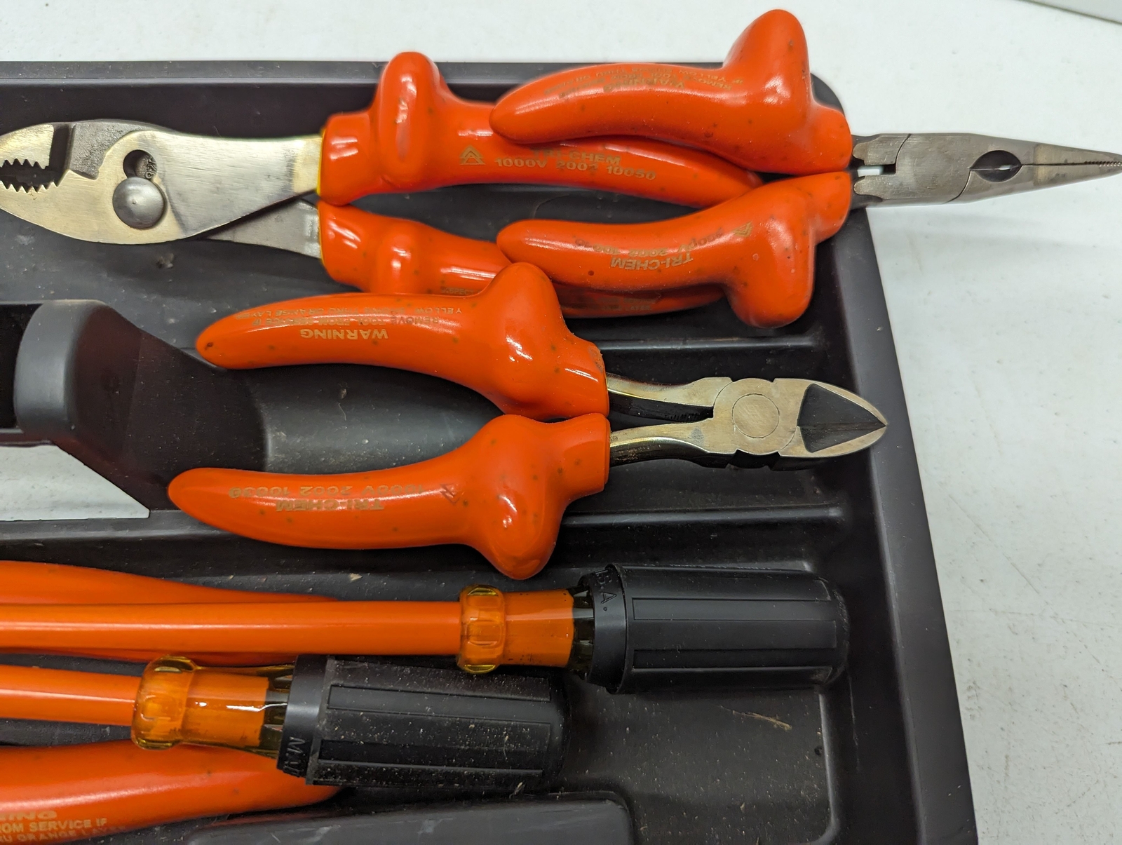 TRI-CHEM Insulated Tool Kits Tool Pliers Screwdrivers Rubber Gloves OB405-1