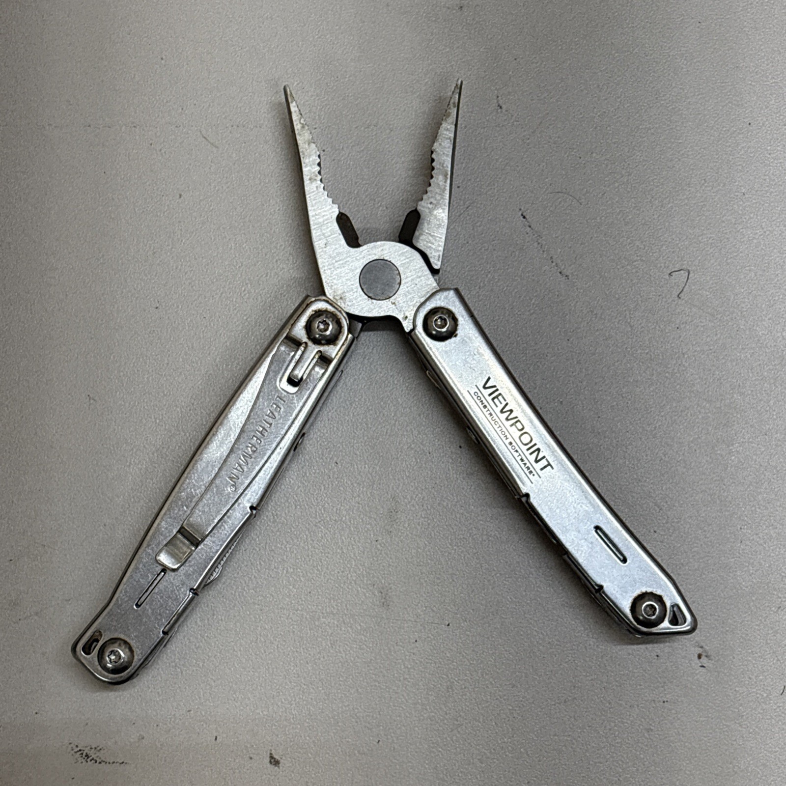 Leatherman Wingman Multitool with 14 tools Needle Nose pliers, wire cutter (036)
