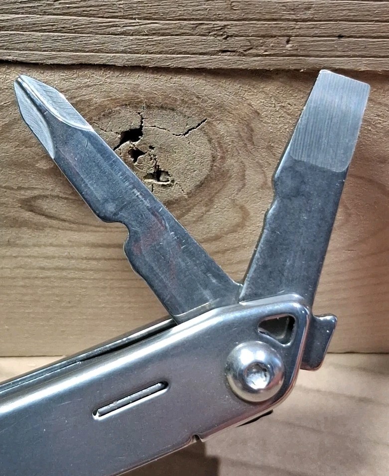 LEATHERMAN WINGMAN MULTI-TOOL MADE 03/25 PERFECT CONDITION WITH SHEATH