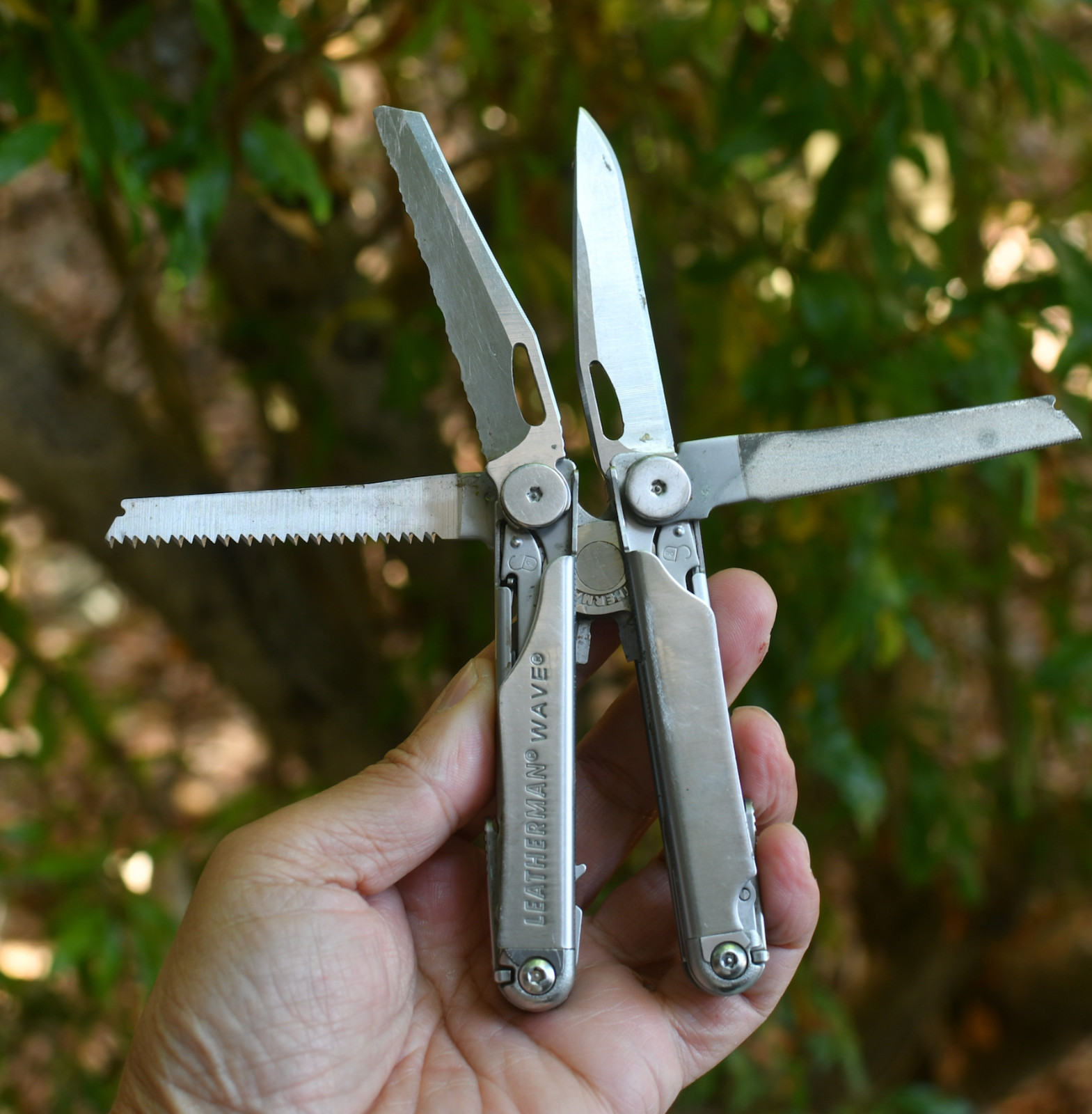 LeatherMan Wave Pocket Knife  Blades Rust