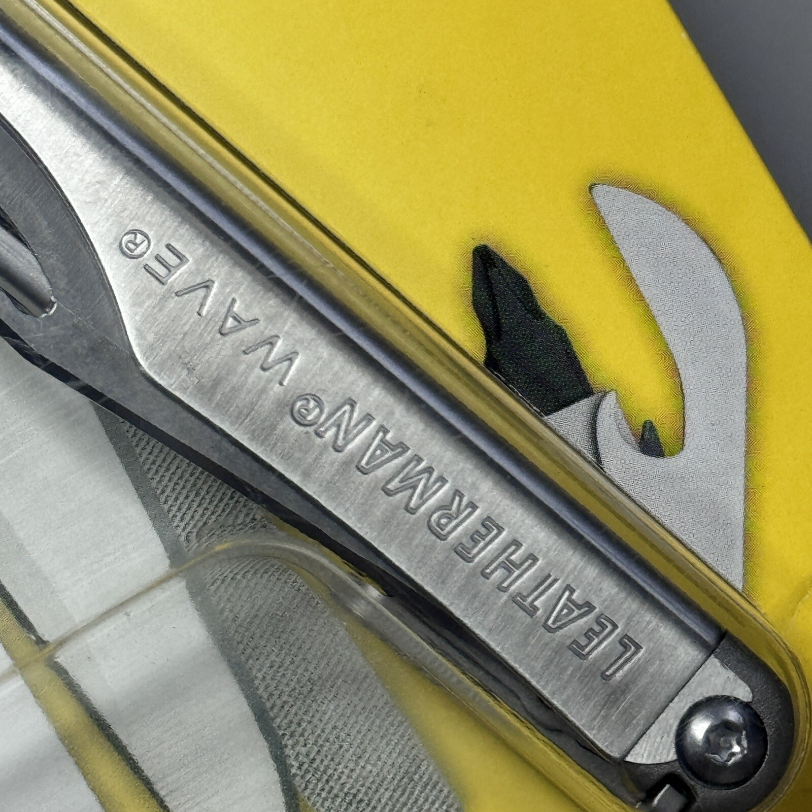 Leatherman New Wave/2nd generation Wave multitool with nylon Sheath, sealed.