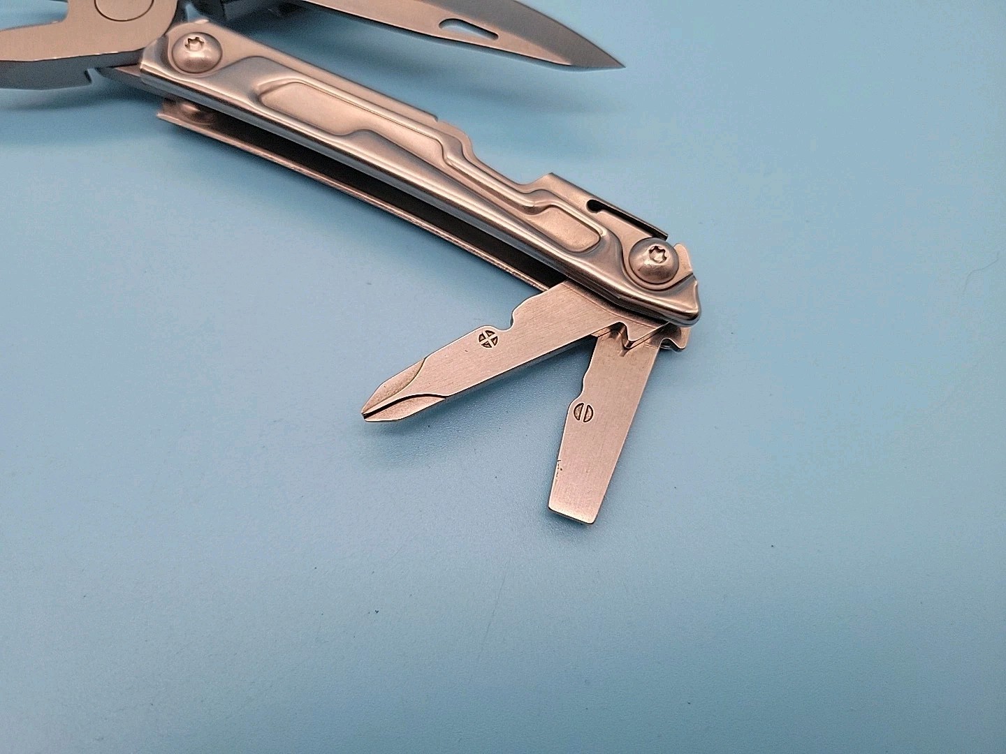 Leatherman Rev Multi-Tool – Pliers, Knife, Screwdrivers, Can Opener, File