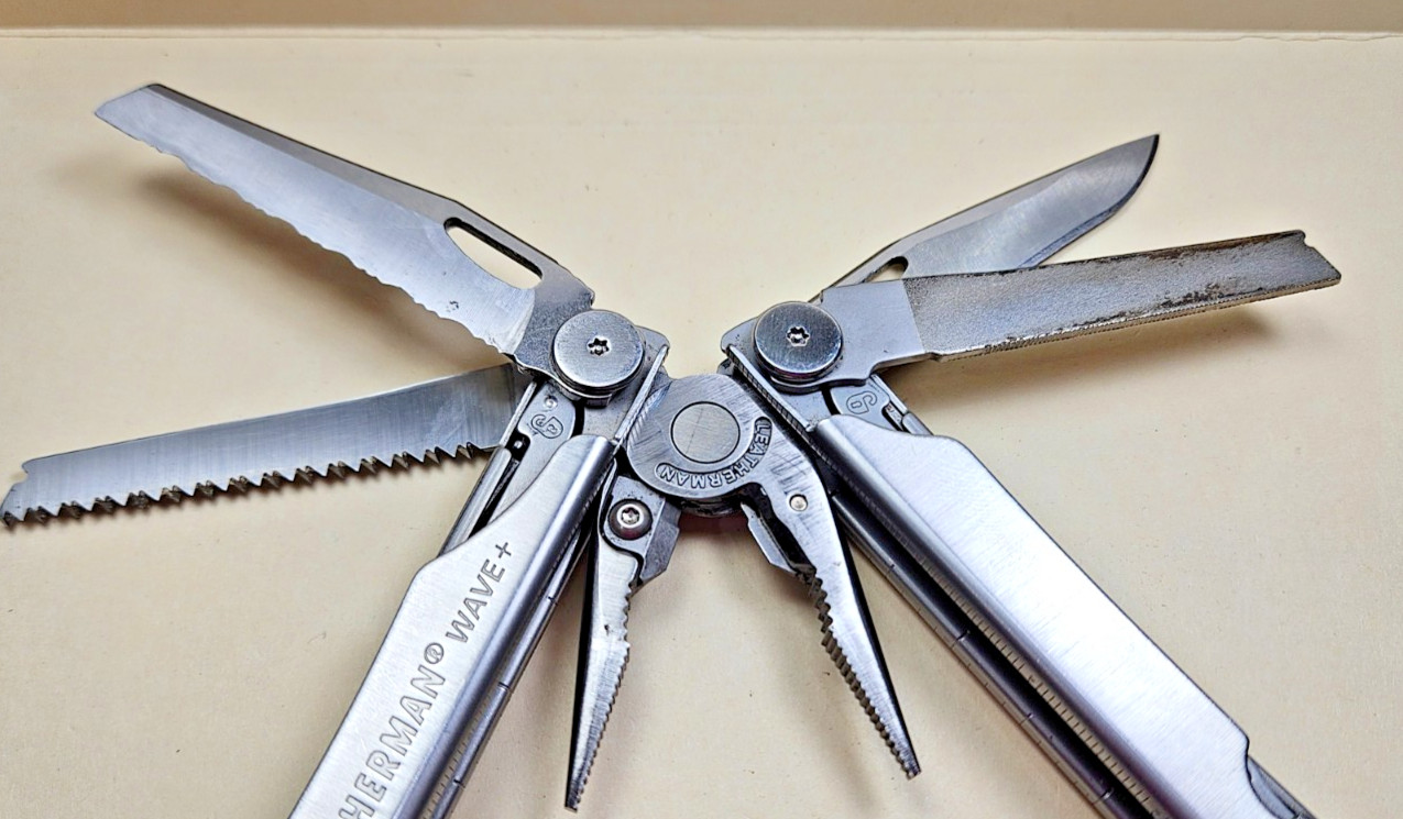 Leatherman Wave + Plus Multi-Tool 18 in 1, Great Condition with Sheath