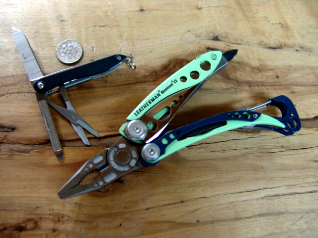 LEATHERMAN SKELETOOL CX-NAVY BLU & NEON GREEN-MULTI TOOL & RETIRED STYLE-EXCLN-2
