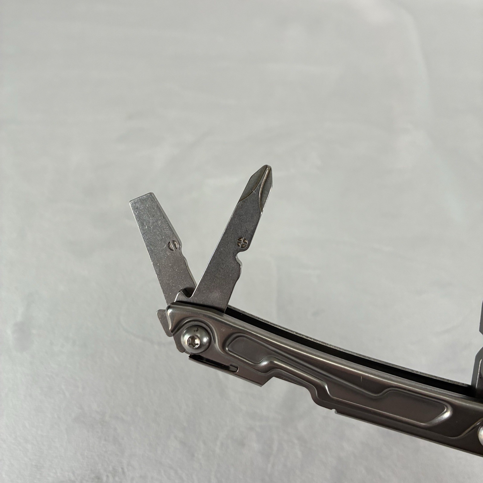 Leatherman Rev Stainless Steel 14-Tool Multi-Tool Pocket Knife w/ Pocket Clip