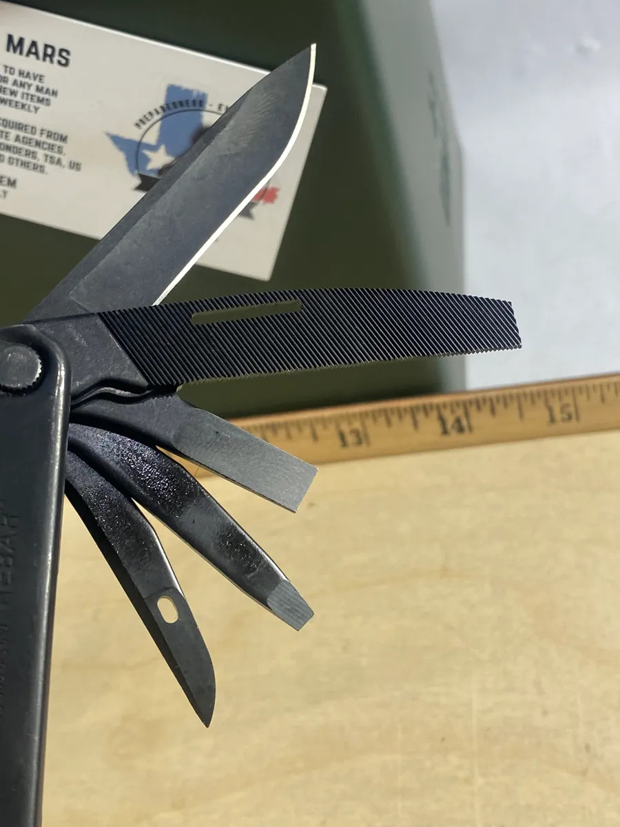 Leatherman Rebar #R10. Looks/feel brand new. (MSRP $99.95 NEW)