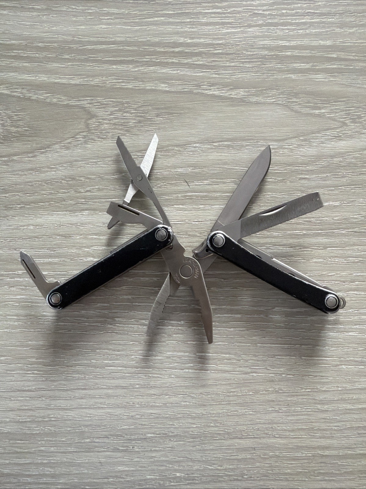 Leatherman Squirt PS4 MultiTool Plier Scissors Knife File Black Matte No Keyring