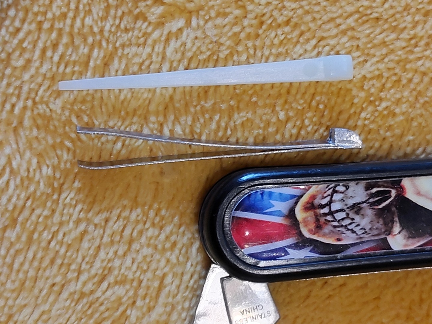 Mini Multi-Tool Keychain Pocket Knife – Skull Art w/ Stars & Stripes – 7 Tools