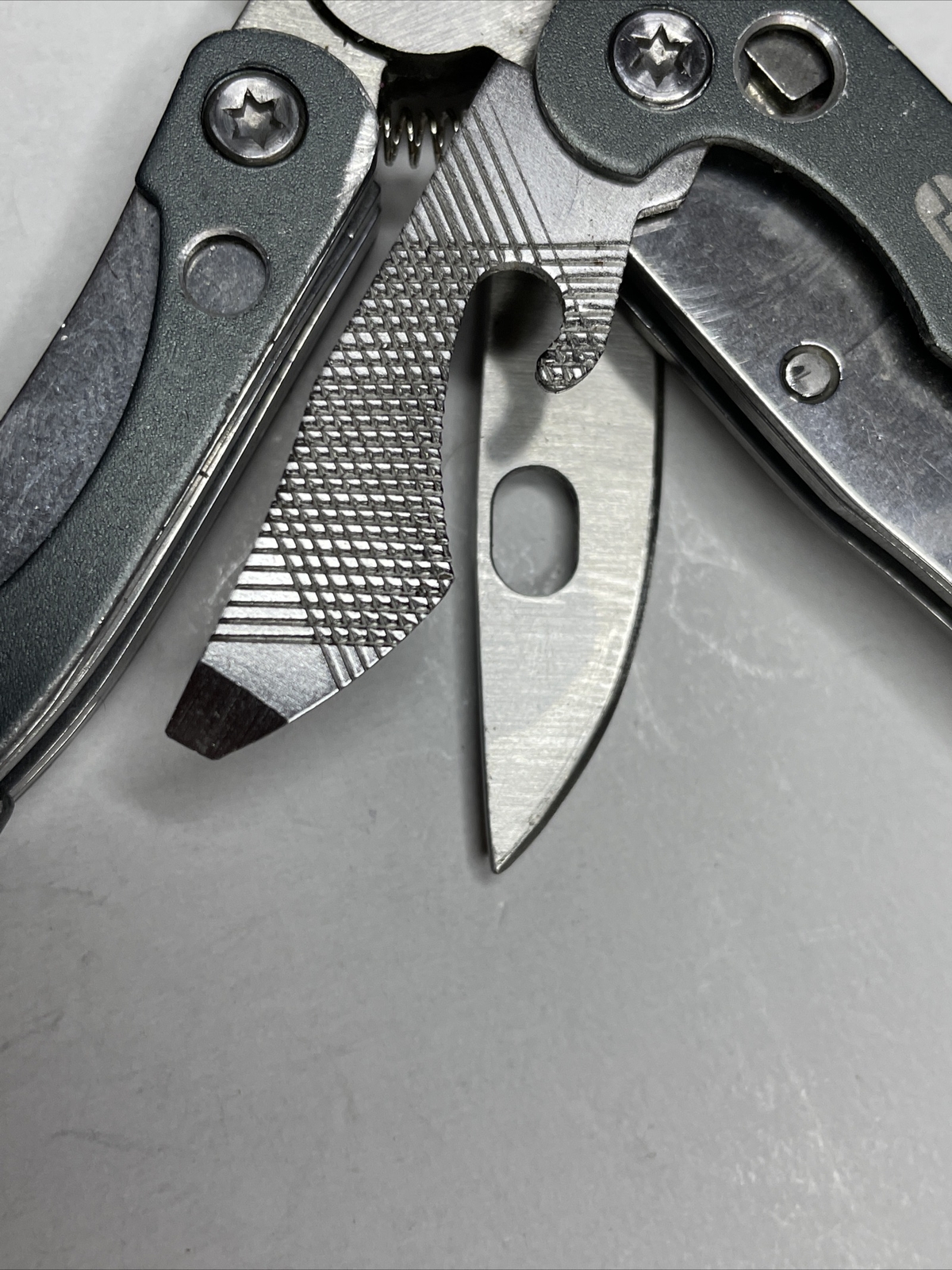 True Utility Model Seven High Quality Multitool knife pliers
