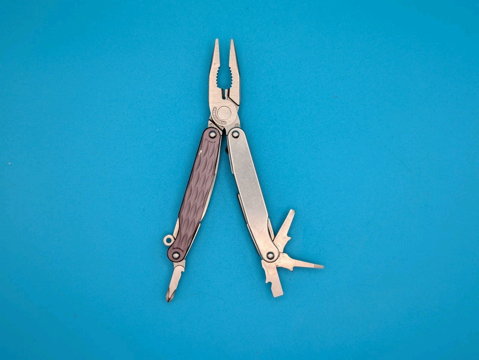 Leatherman Juice C2 Gray Knife Multi Tool! RETIRED!