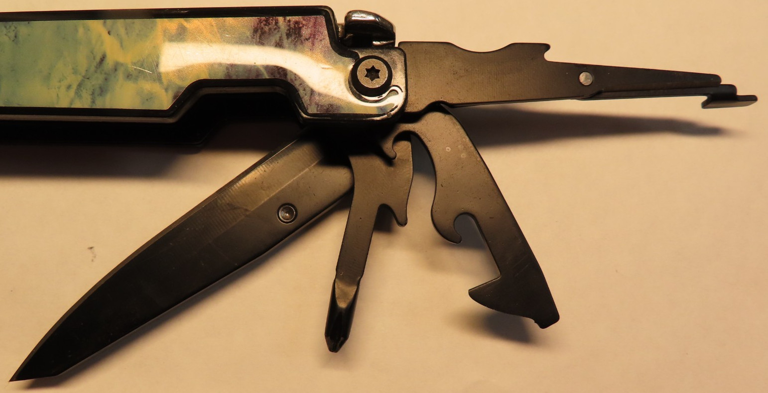 Mossy Oak Multi Tool VERY COOL EXCELLENT CONDITION