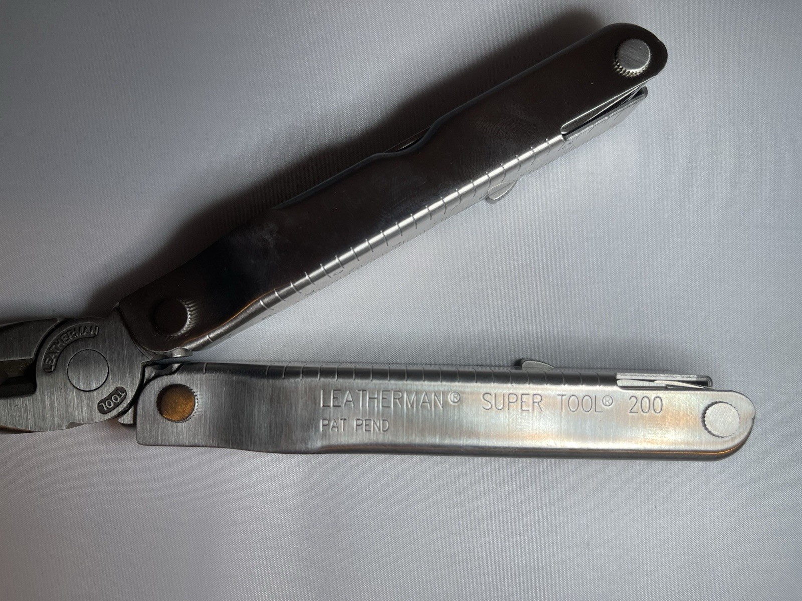 LM166 Leatherman Super Tool 200 Stainless Multitool W/ Leather Sheath