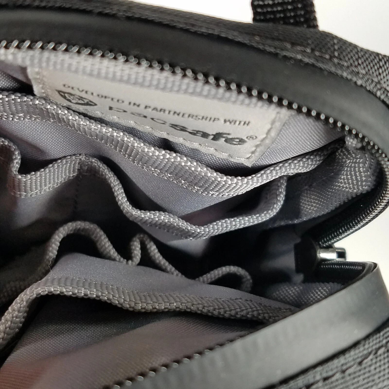 Leatherman Tool Pouch Black 934940 Pacsafe EDC Organizer Case 7 Internal Pockets