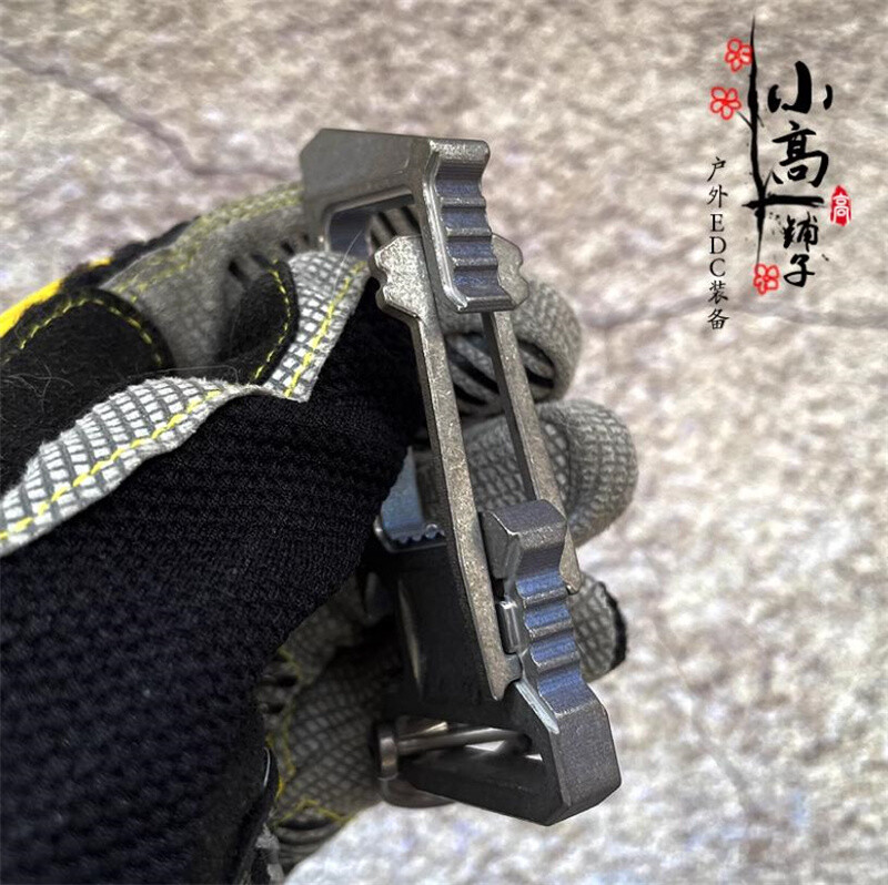 EDC Outdoor Camping Multi Tool TC4 Titanium Alloy Keychain Crowbar Carabiner