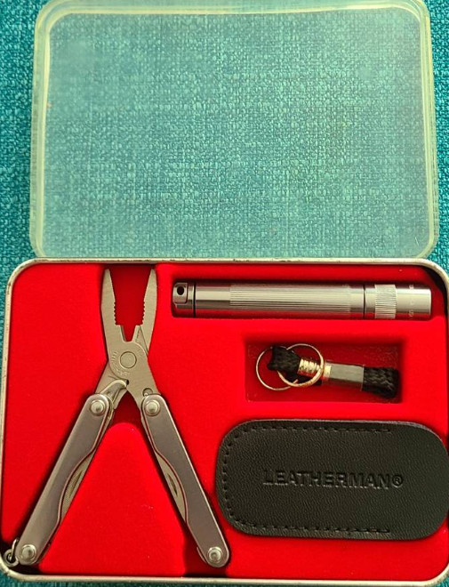 Squirt P4 Leatherman with Mini Maglite Gift Set…Rare Collectible