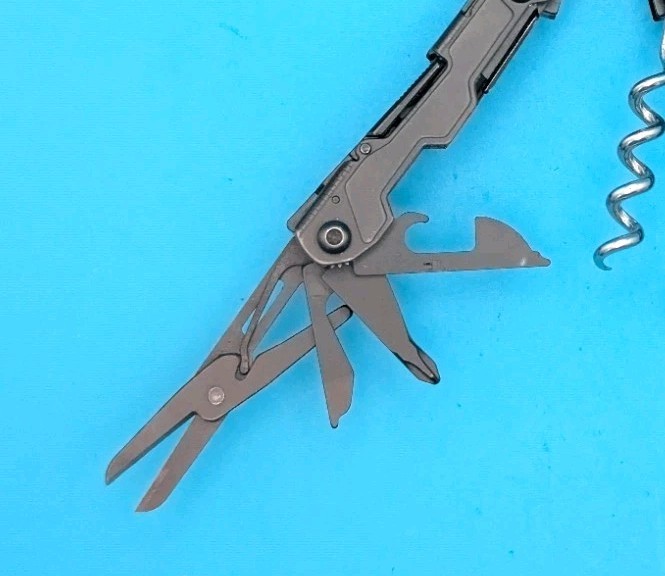 SOG Powerlitre Screwdriver Corkscrew Needlenose Pliers Knife Multi Tool! Black!