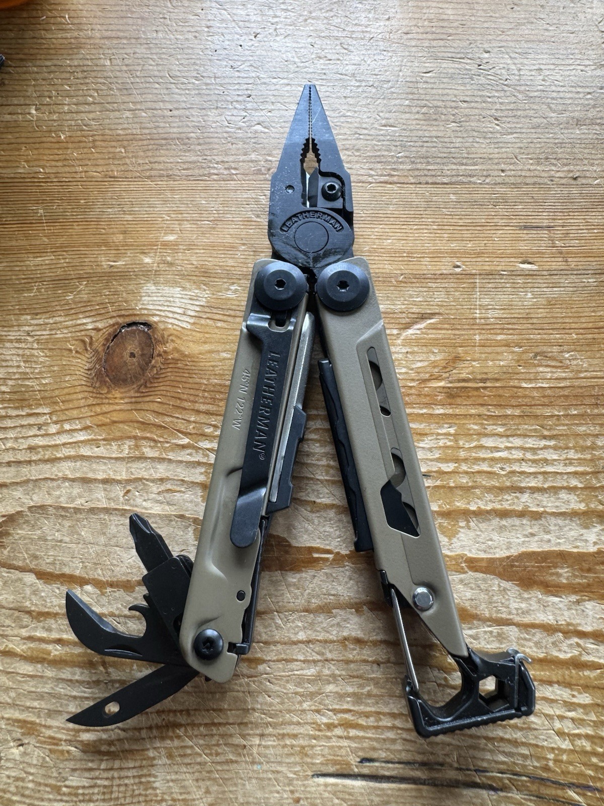 Leatherman Signal Multitool Coyote Tan Black Oxide – Factory Replacement NEW