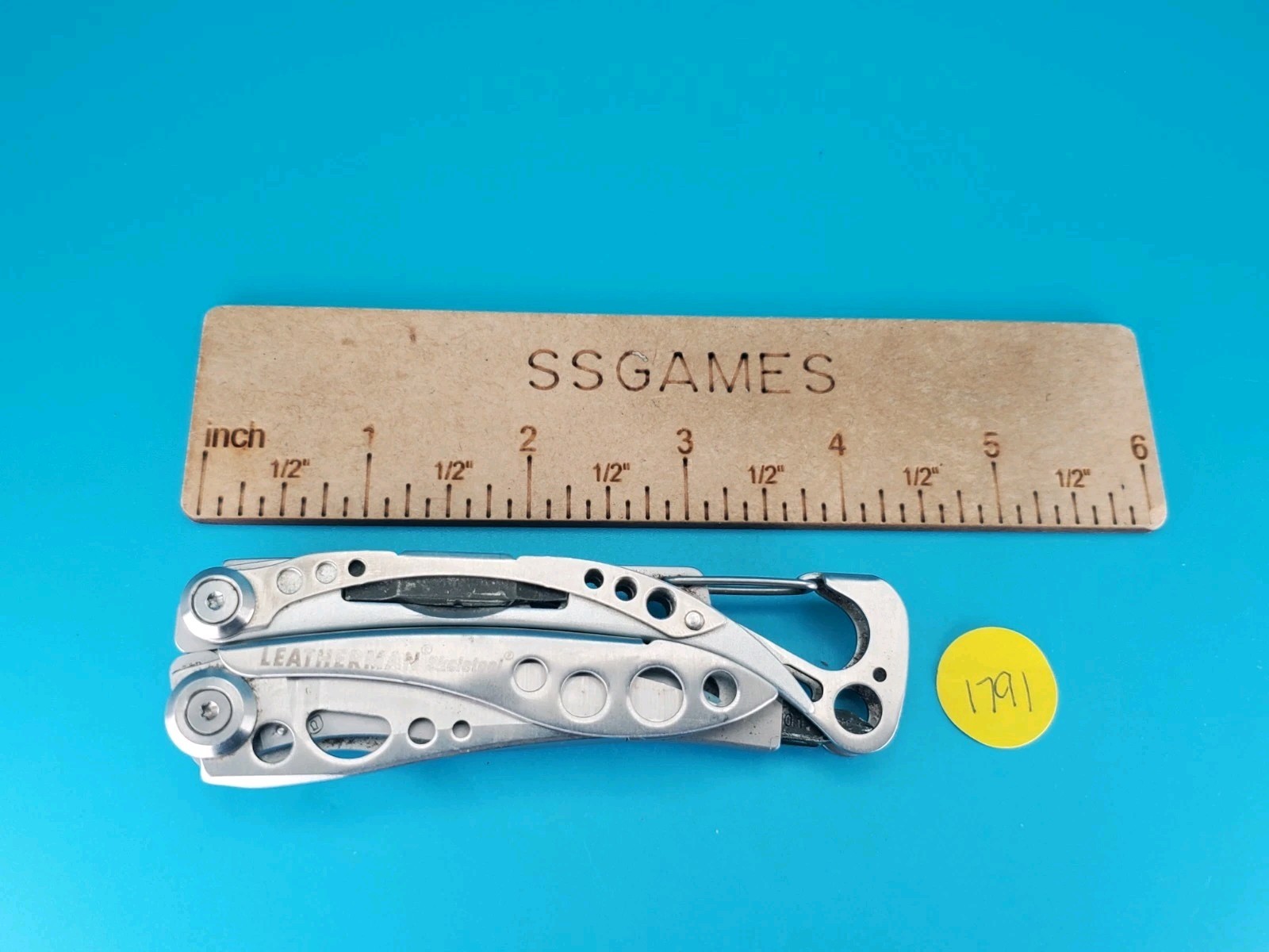 LEATHERMAN Skeletool Multi Tool – Combo Edge Blade Knife Pliers Carabiner!!!