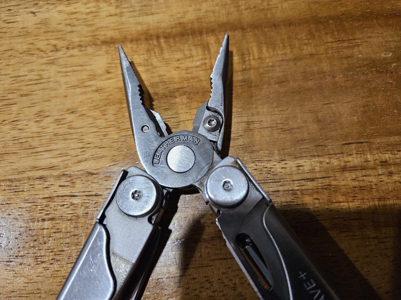 Leatherman Wave Plus + Multi-Tool! FAST SHIPPING! SILVER WITH SHEATH!