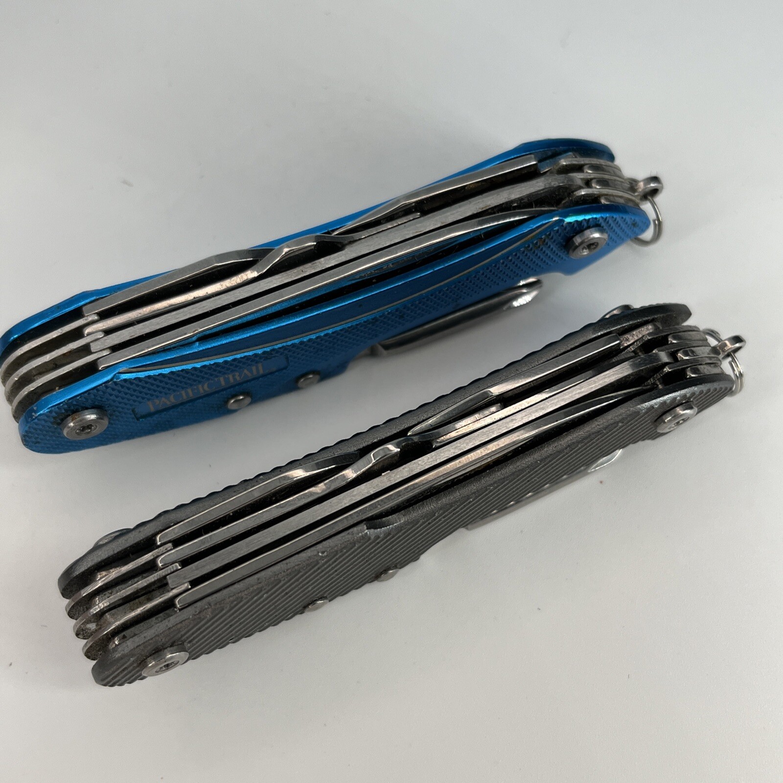 LOT OF 2 BLUE & GRAY PACIFIC TRAIL MULTI TOOL FOLDING POCKET KNIFE – Save Big!