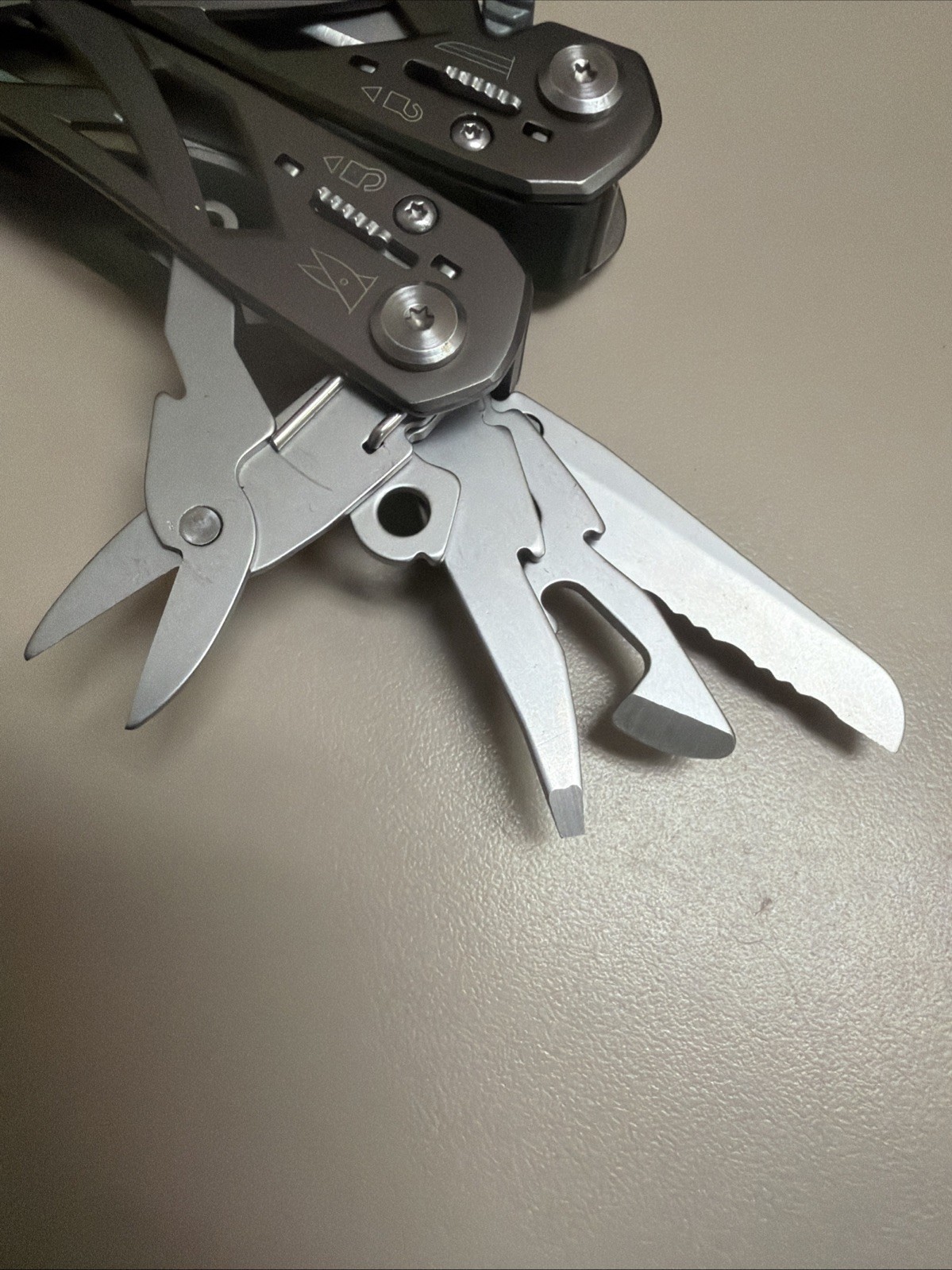 Gerber Suspension Multi-Tool 12-FUNCTION with Sheath Pliers Knife Scissors