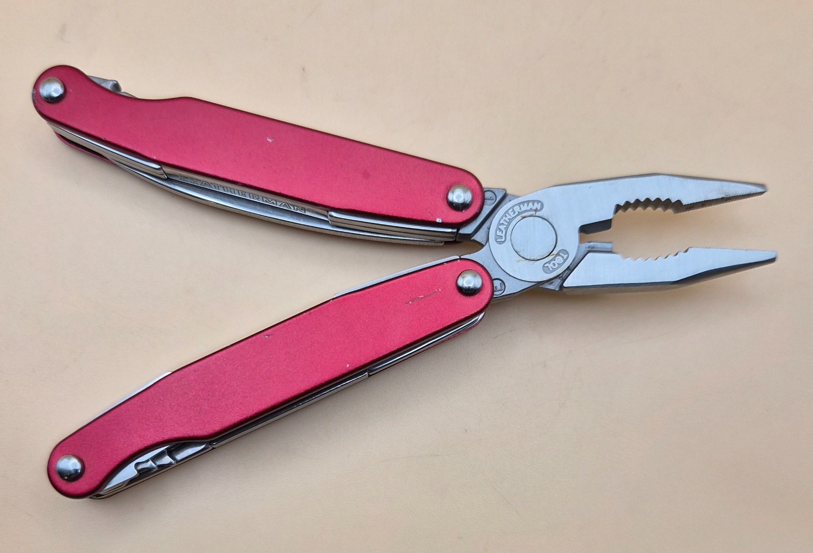 Leatherman Juice C2 Red Multi-Tool (Retired) – Good Condition (003)