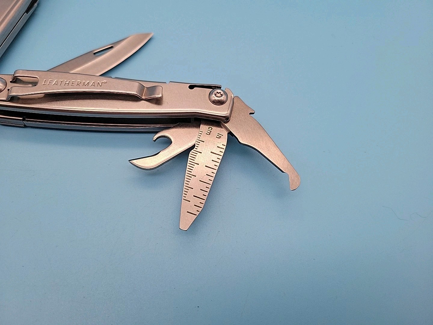 Leatherman Rev Multi-Tool – Pliers, Knife, Screwdrivers, Can Opener, File
