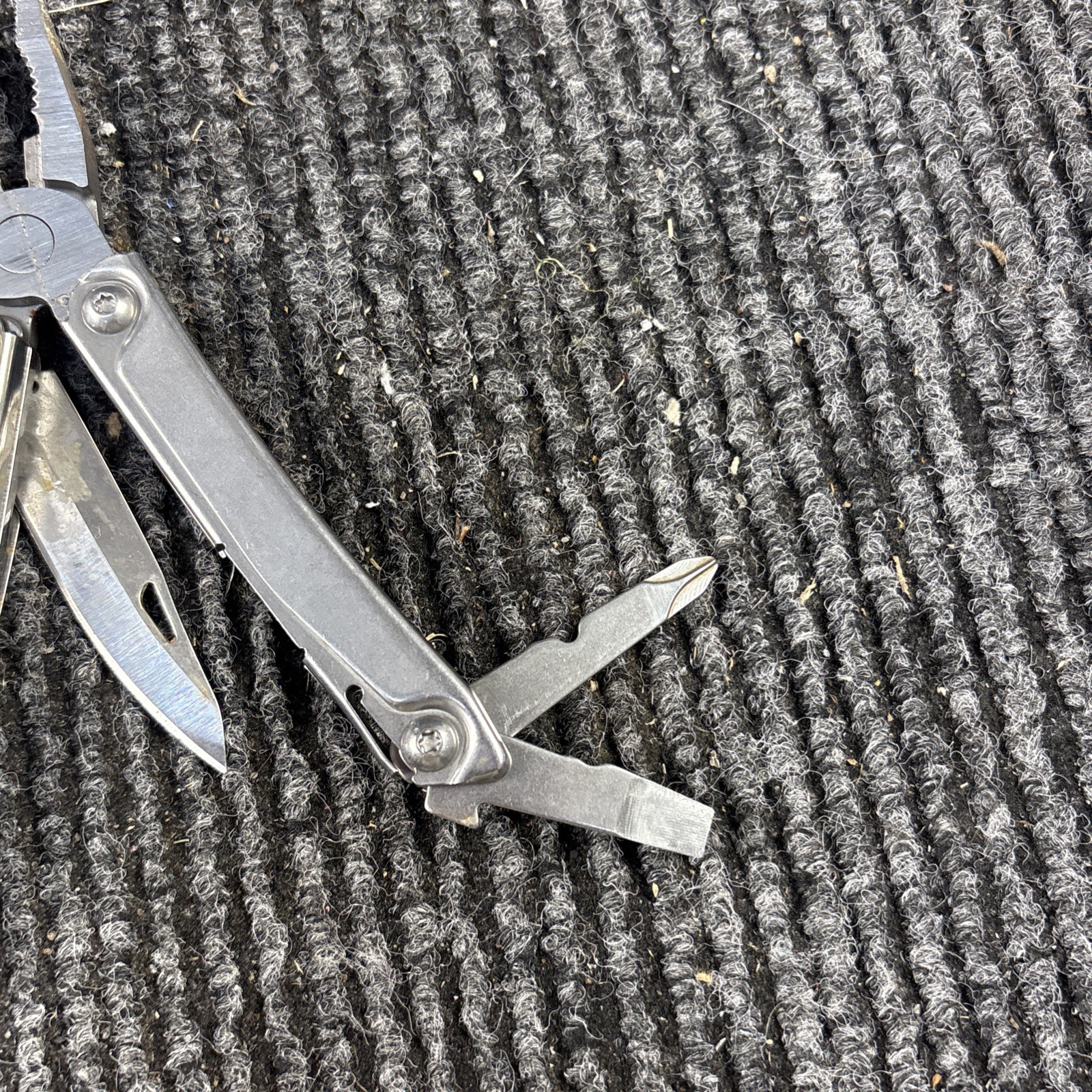 Leatherman Rev 3.8″ Multi-Tool, Stainless! USED (054)