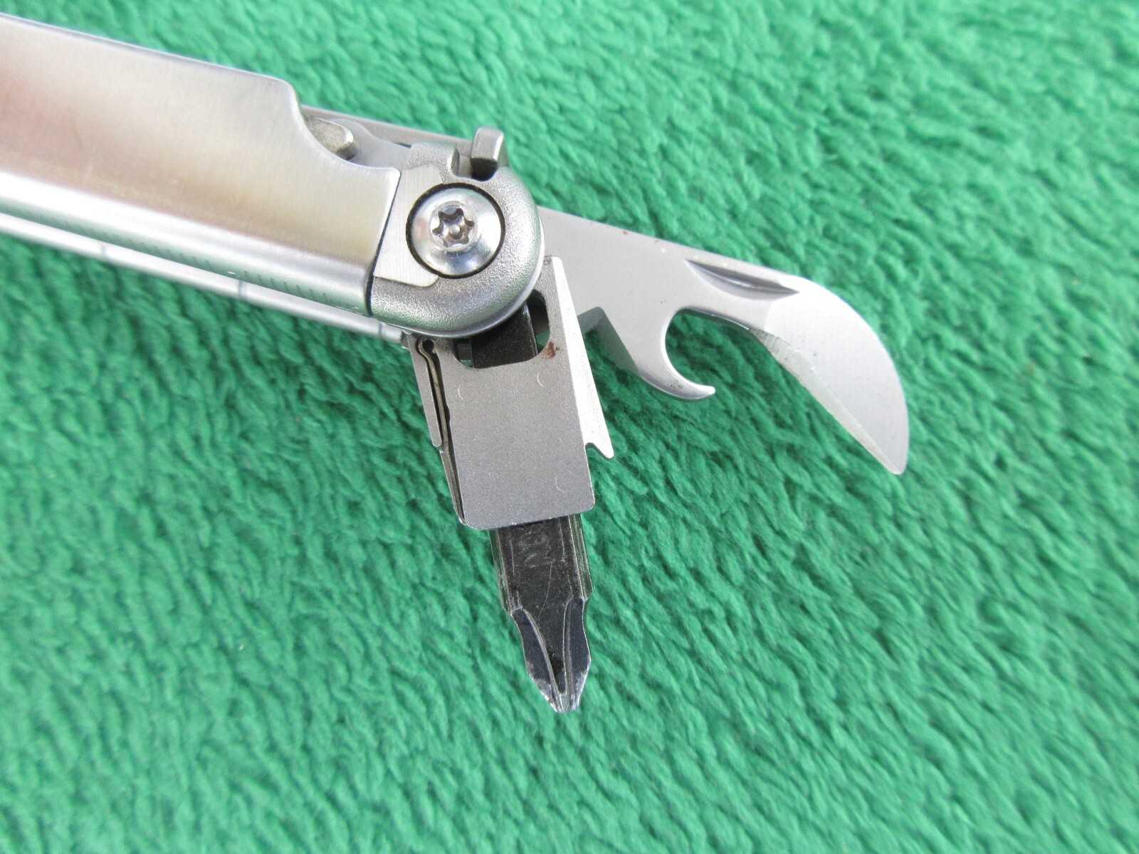 Leatherman Wave Multi Tool Folding Knife w/ Sheath #240
