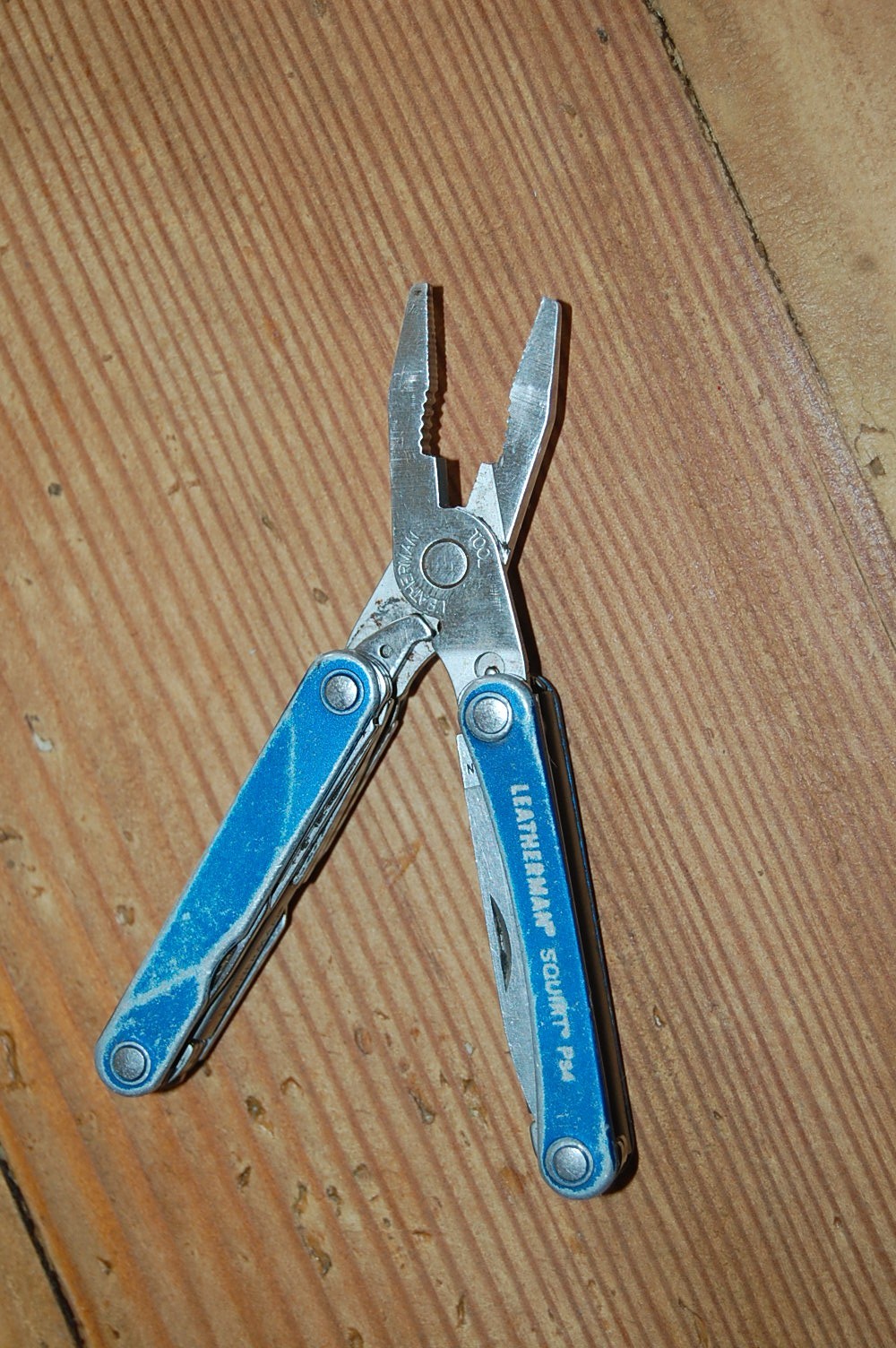 Rare Blue Leatherman Squirt PS4 mini multi tool