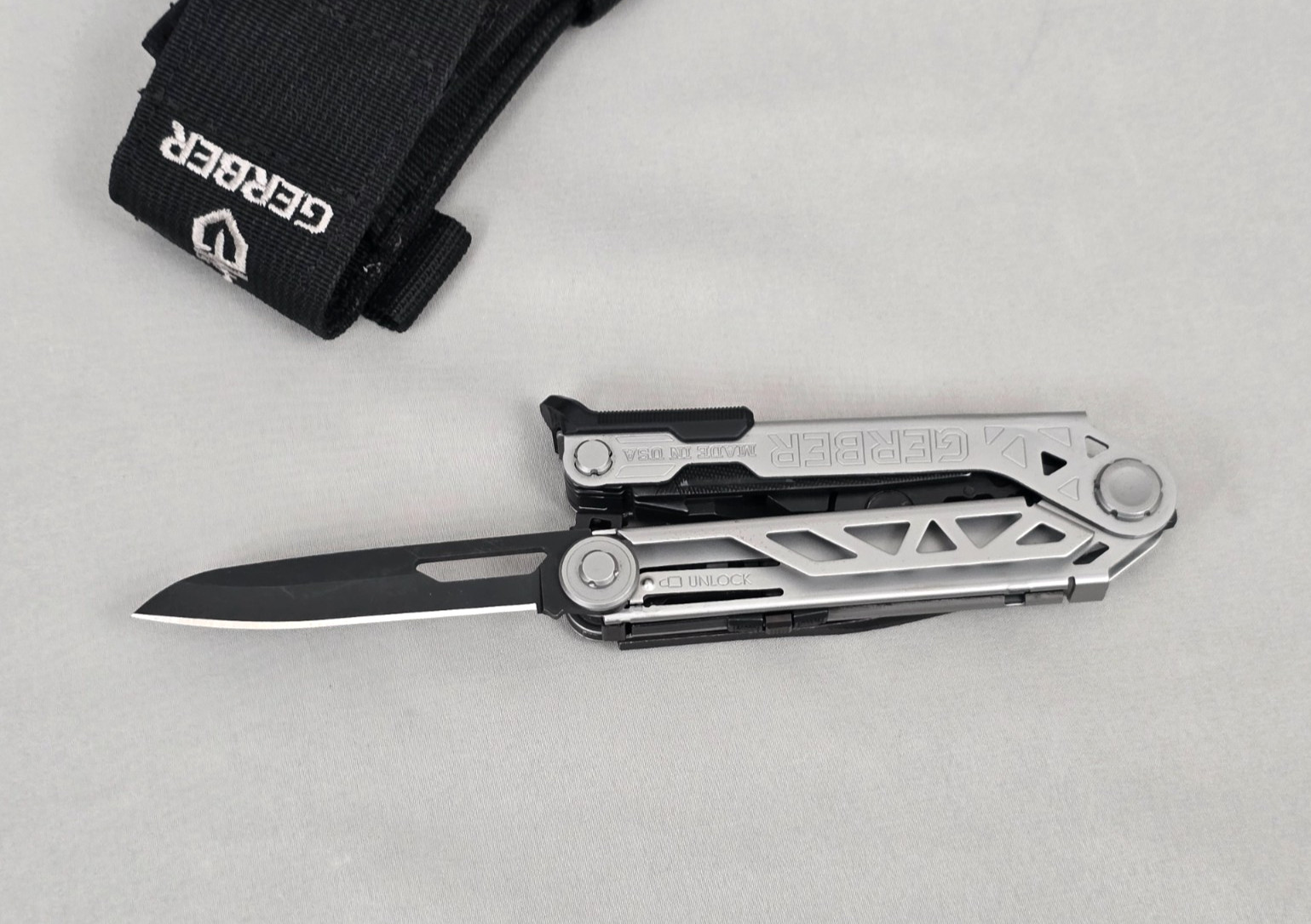 GERGER MADE IN USA Center Drive Multi-Tool w/Deployable Pliers and MOLLE Sheath