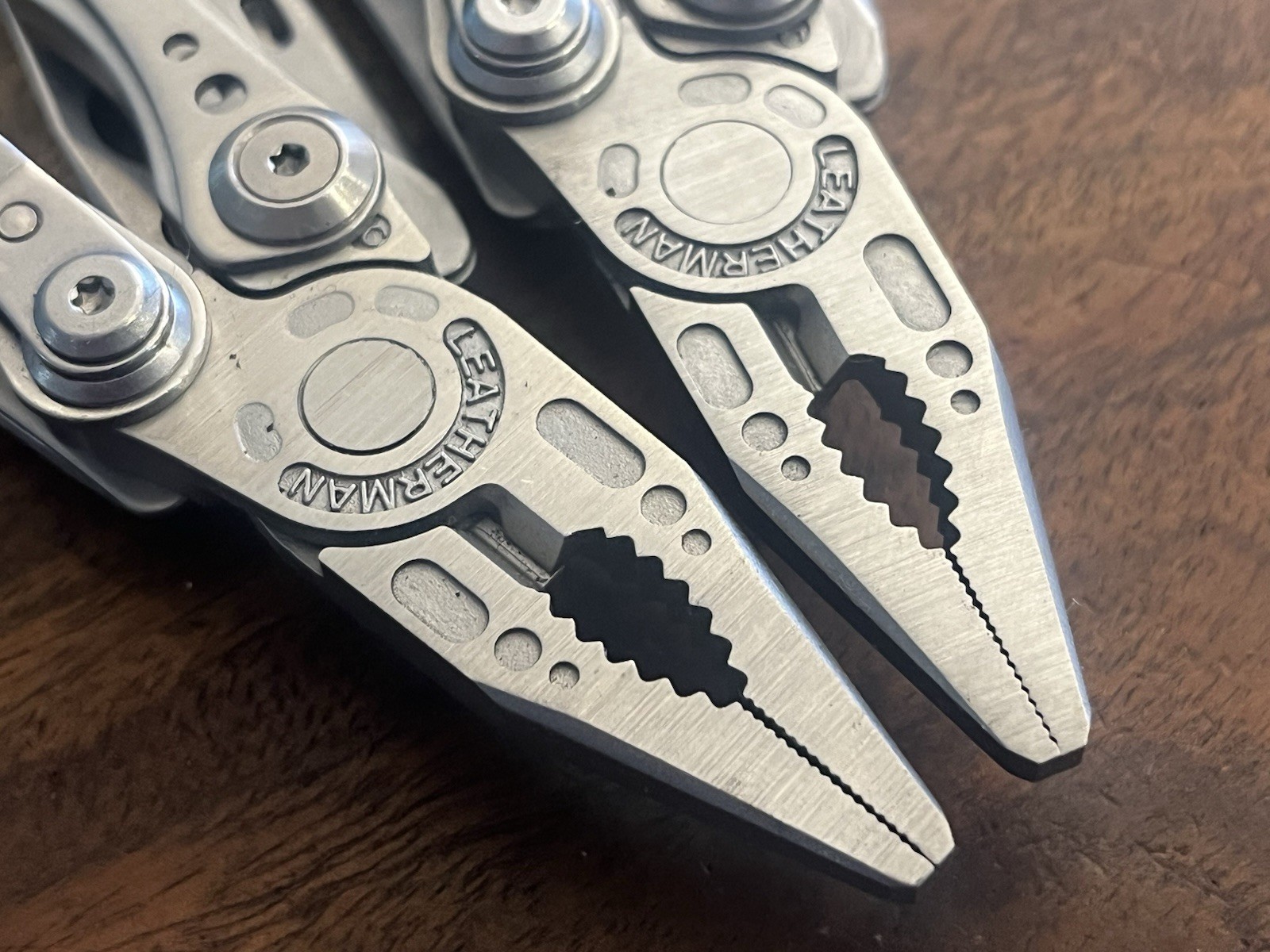 Leatherman Skeletool MultiTools SUPER NICE!! w/Leather Sheath (Lot Of 2)