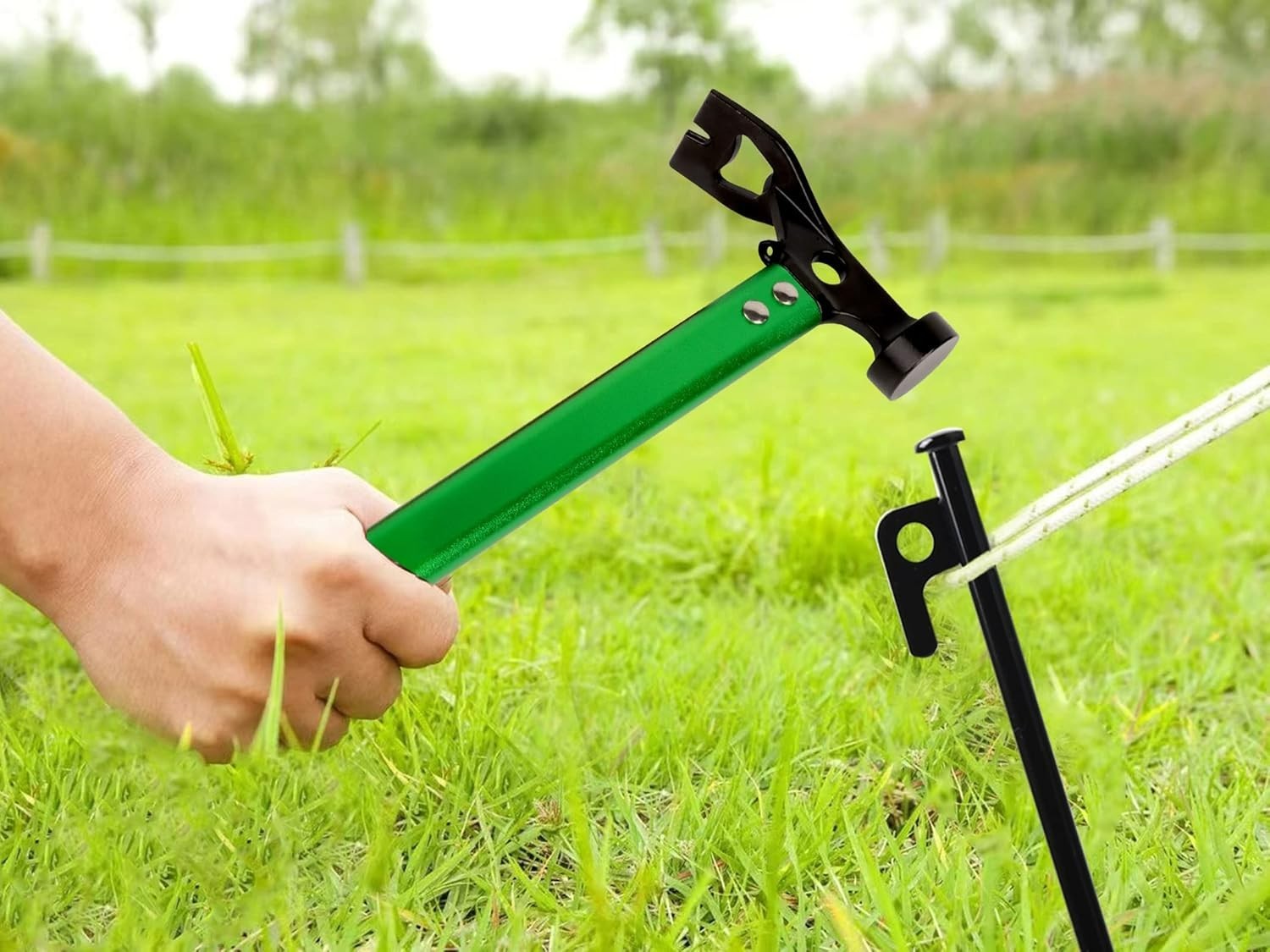 Small and Lightweight Three-in-One Green Hammer – Perfect for Camping and Hiking