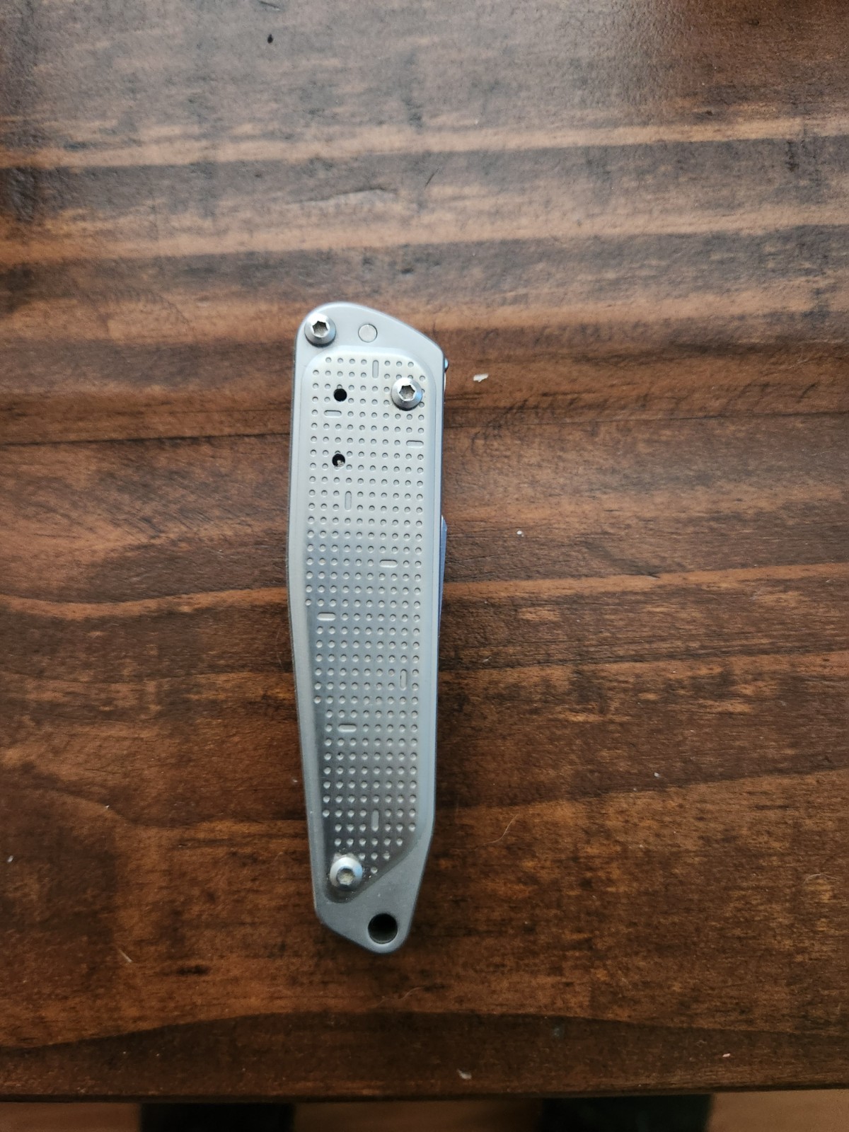 Leatherman FREE T2 Pocket Knife Multi-tool. Excellent condition.