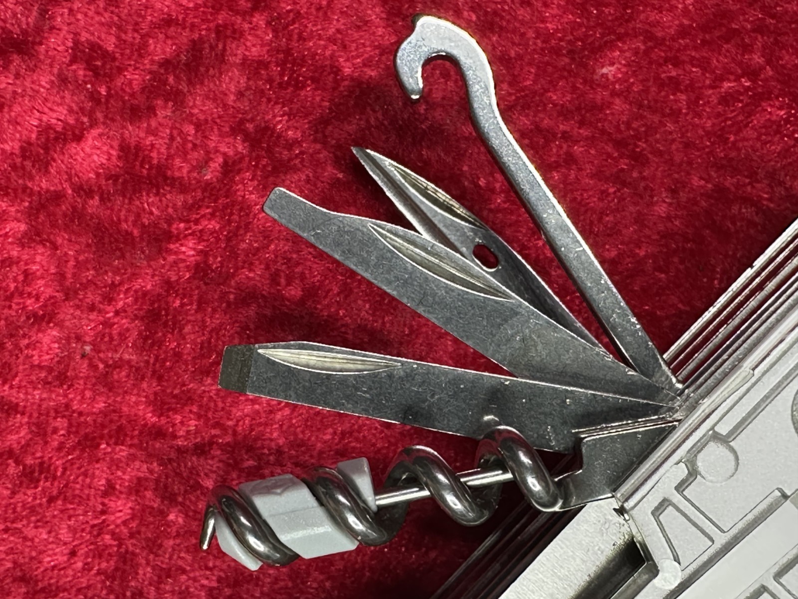 Victorinox SwissChamp SilverTech Swiss Army Knife 91mm 21 Tool 8 Layer (674)