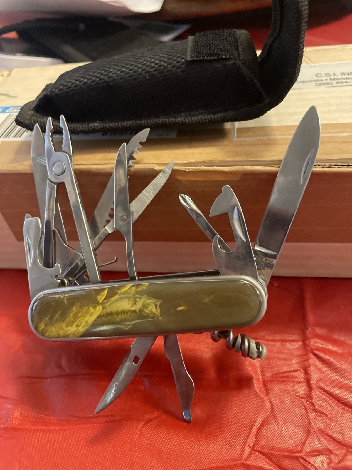 Fishermans Multi Tool Knife w/ 13 Blades and Fish Picture on Handle W/ Case