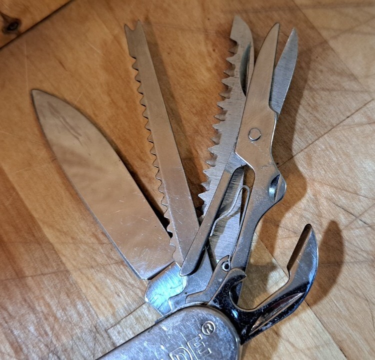 NICE VTG 11 PIECE MULTI TOOL POCKET KNIFE STAINLESS STEEL